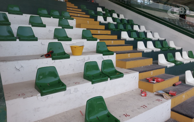 Nuovi sediolini allo stadio Partenio-Lombardi