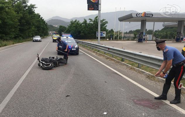 Violento impatto. Perde il controllo della moto, 29enne in ospedale