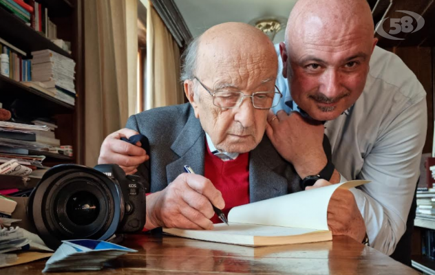 'Un giorno con il presidente Ciriaco De Mita', l'opera del fotografo Lello Clemente