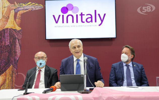 Vinitaly, Caputo lancia il modello Campania: “Vitigni autoctoni, enoturismo e branding regionale”  