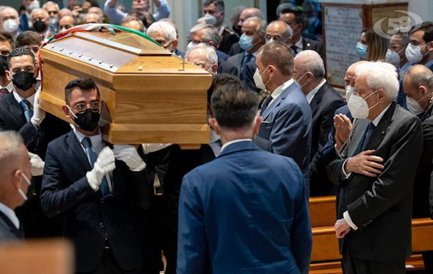 Addio all'ultimo democristiano, l'omaggio di Mattarella /VIDEO