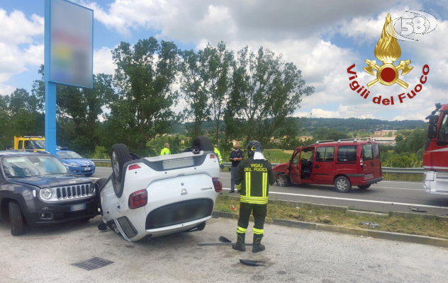 Lioni, tre auto coinvolte in un incidente: 2 feriti