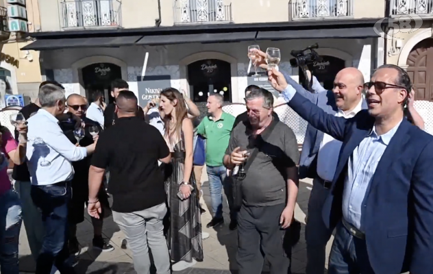 Atripalda, Paolo Spagnuolo torna sindaco e brinda alla vittoria /VIDEO