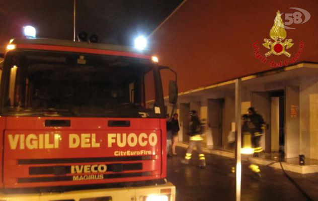 Avellino, fiamme all'ex cinema Eliseo/Video/Interviste a Guercio e D'Ercole