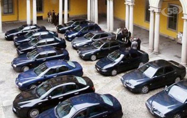 Auto blu, la Campania unica regione in controtendenza: il numero non diminuisce