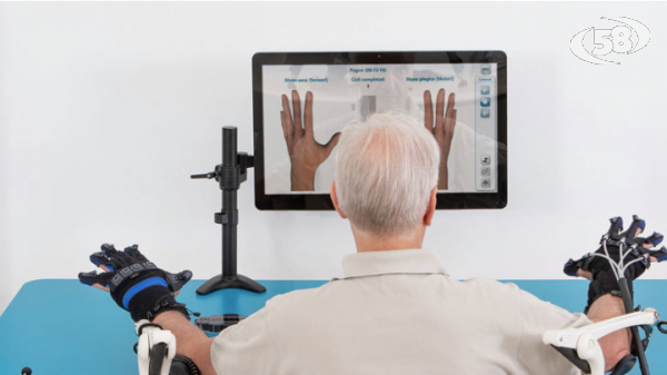Tecnologia per una riabilitazione personalizzata: al Moscati la presentazione del “guanto robotico”