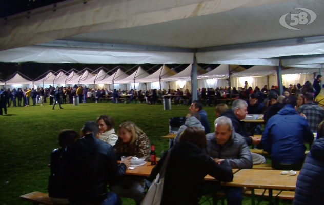 L'OktoberFest è un successo: cibo, musica e birra /VIDEO