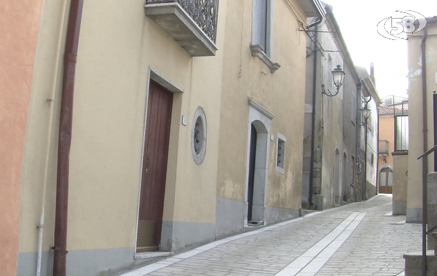 Buio su Trevico, costi alle stelle: il sindaco spegne l'illuminazione