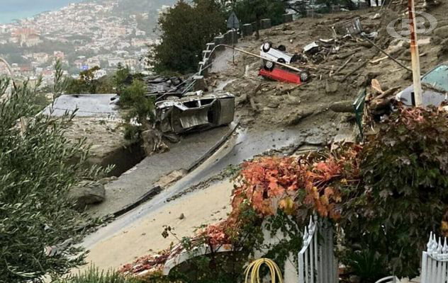 Tragedia a Ischia, morta una donna: si scava nel fango