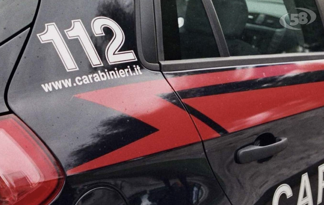 Sorpreso in possesso di hashish e patente falsa: 25enne denunciato dai Carabinieri