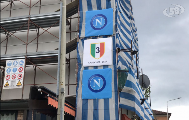 Scommessa persa, l'Avenida Nueva si colora di bianco e azzurro: anche Fontanarosa festeggia lo scudetto del Napoli