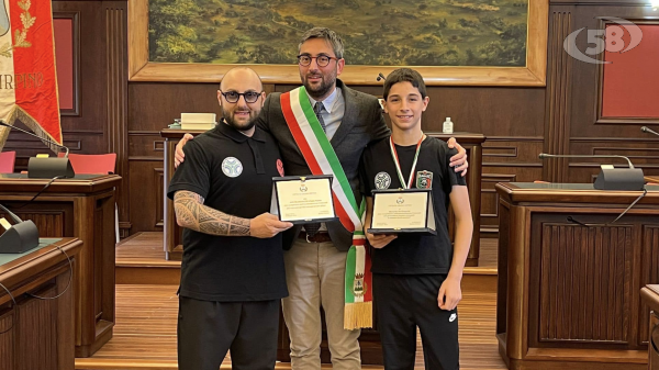 Ariano premia  Riccardo De Gregorio, vice campione italiano di karate 