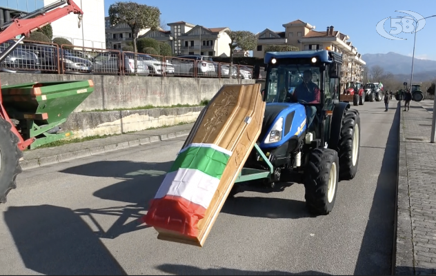 La marcia dei trattori non si ferma: sit-in ad Avellino /VIDEO