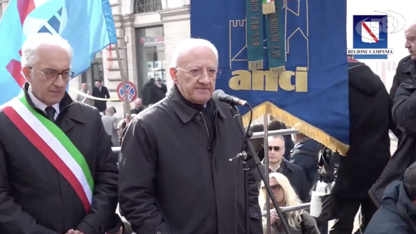 Autonomia, De Luca guida la protesta: "Noi siamo l'Italia"