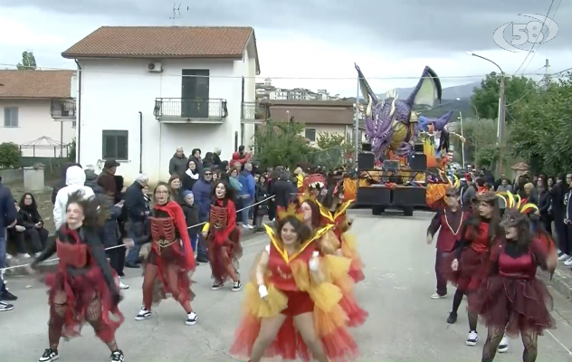A Paternopoli sfila l'inedito Carnevale d'aprile: grande festa /VIDEO