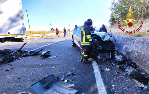 Violento impatto sulla Statale 90, muore 37enne