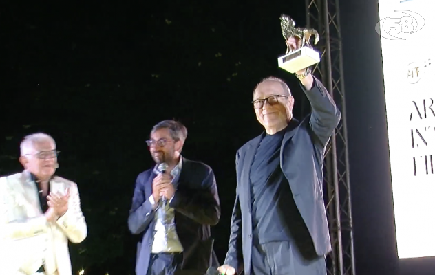 Film festival, sul red carpet il maestro Carlo Verdone /VIDEO