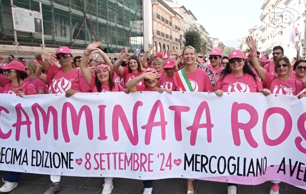 In migliaia alla "camminata rosa" per la prevenzione /VIDEO