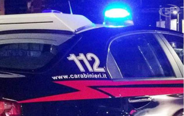 Vede il padre picchiare la madre, il bambino chiama i carabinieri: arrestato