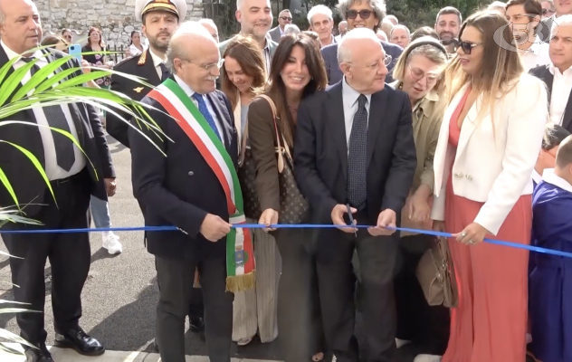 De Luca inaugura scuola a Solofra: "Noi Regione che investe di più"