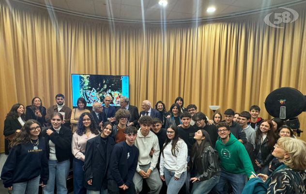 Gli studenti del Liceo Parzanese a Biogem: confronto con il filosofo Esposito