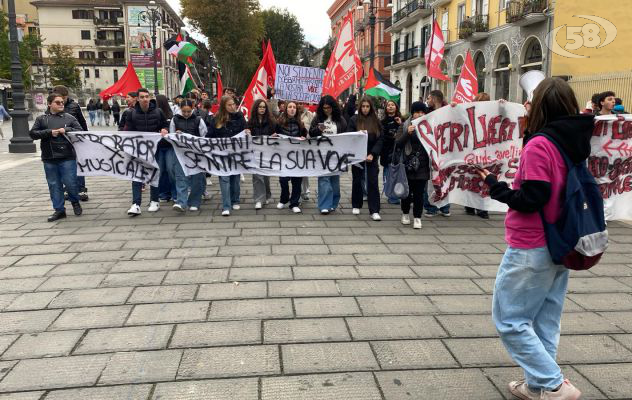 Trasporti e scuole sicure, studenti Irpinia in piazza