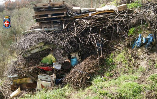 Ariano, Carabinieri sequestrano discarica a cielo aperto