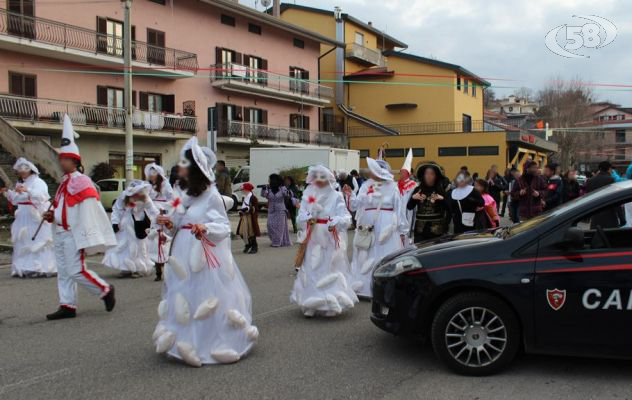 Aggredisce la compagna durante il carnevale: trentenne arrestato