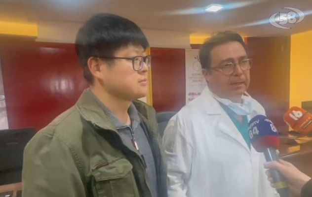 Il chirurgo cinese Yingxu Li assiste a due interventi, plaude all'oncologo Annecchiarico e al San Pio/VIDEO