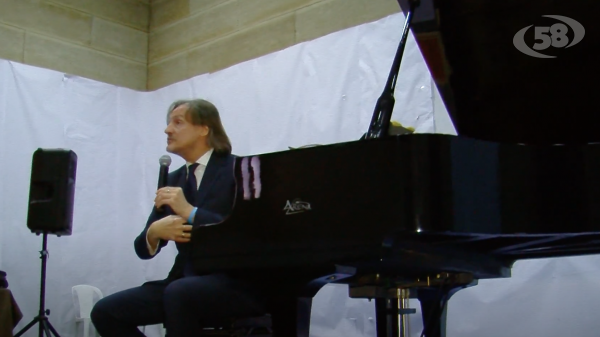 Studenti arianesi incontrano il narratore e pianista Leonardo Acone