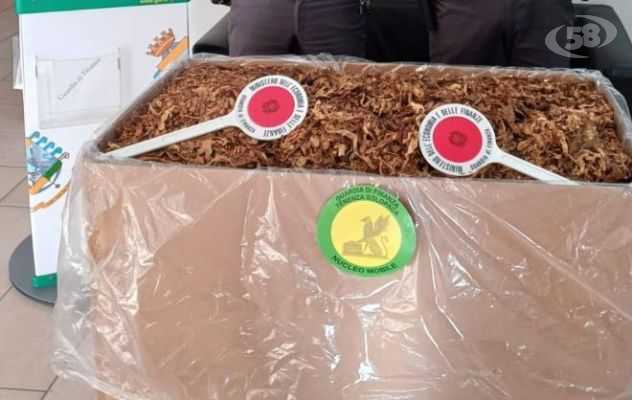 La Finanza sequestra 154 chili di tabacchi e denaro per oltre 5mila euro, due nei guai
