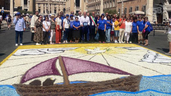 L'arte dei fiori di Paduli a San Pietro: gli infioratori protagonisti a Roma