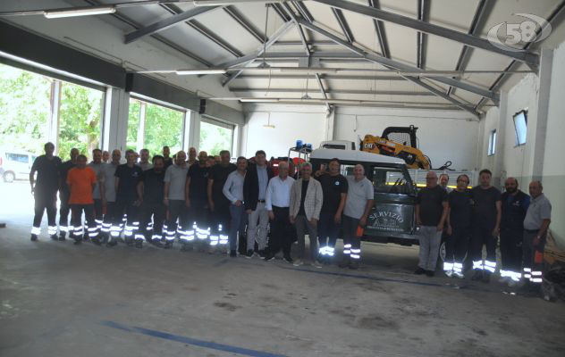 Squadre anti incendio a lavoro, in campo uomini e nuovi mezzi