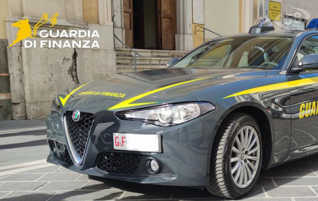 Lavora in nero presso una lavanderia, blitz della Finanza