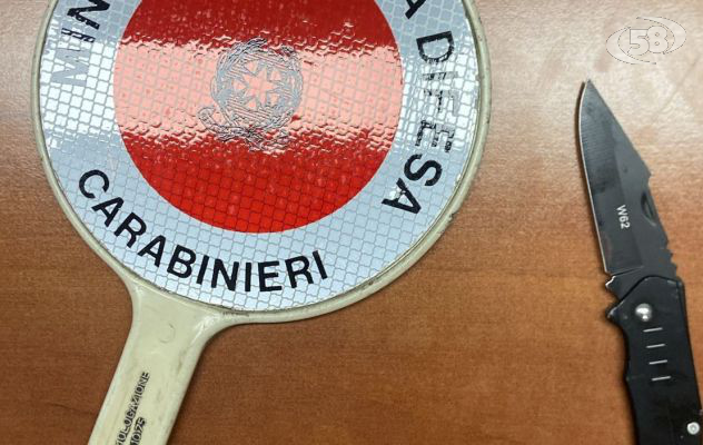 Lite tra colleghi, 56enne accoltella 20enne e ferisce involontariamente un altro: arrestato