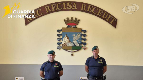 Prodotti contraffatti per la scuola e cosmetici pericolosi per la salute, maxi sequestro della Finanza di Napoli/VIDEO
