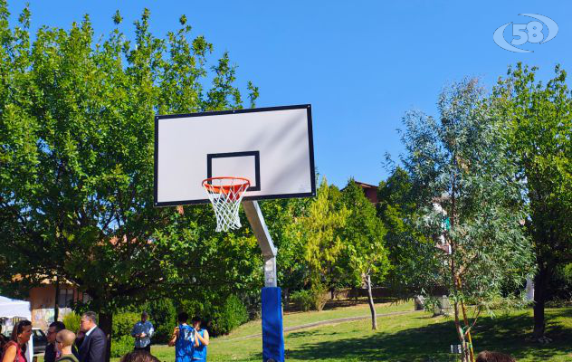 Inaugurato il campo di basket in via D'Annunzio. Rosa: "Rinasce dopo 20 anni uno spazio per lo sport"