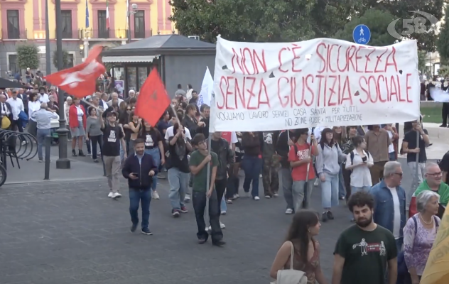 In piazza per disarmare Avellino: "Un'altra città è possibile"