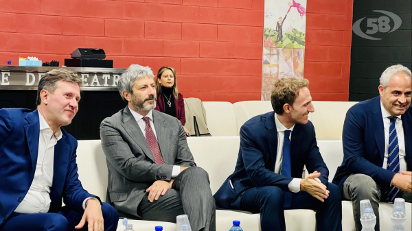 Fico a Lacedonia: "Acqua pubblica e investimenti sulle reti"