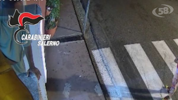 Rubano in piena notte in un supermercato. La scena ripresa dalle telecamere. Ecco il video