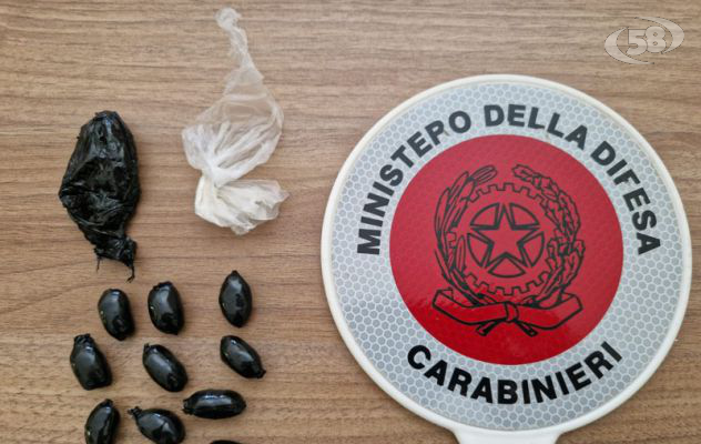 In giro con dosi di eroina, 66enne tenta la fuga ma viene arrestato dai Carabinieri. Beccato anche un ubriaco e drogato alla guida 