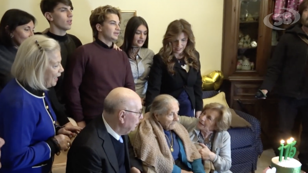 Sturno in festa per i 115 anni di nonna Laurina /VIDEO