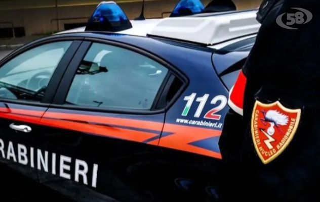 Carabinieri bloccano coppia dopo furto in negozio: denunciati