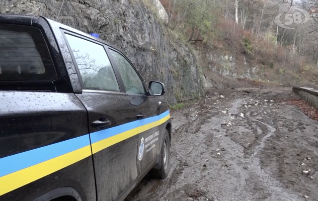 Frana Montevergine, quattro tornanti invasi dal fango