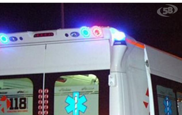 Precipita e prende fuoco un elicottero ultraleggero, tragico impatto