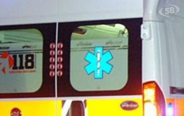 Precipita e prende fuoco un elicottero ultraleggero, tragico impatto