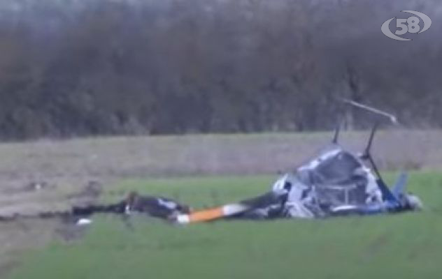 Precipita e prende fuoco un elicottero ultraleggero, tragico schianto