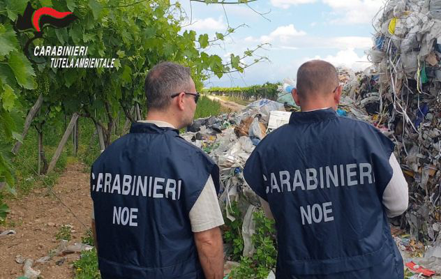 Traffico illecito di rifiuti, vasta operazione dei Carabinieri del Noe coordinata dalla Dda di Salerno/VIDEO