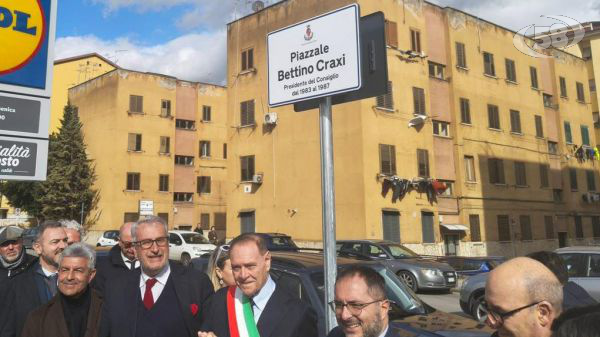 A Benevento inaugurazione del piazzale Bettino Craxi, Mastella: "Era fuoriclasse della politica, fece valere orgoglio nazionale anche di fronte a Usa"