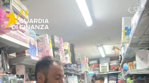 Controlli a tappeto della Finanza, sequestrati articoli non conformi. Maxi sanzione